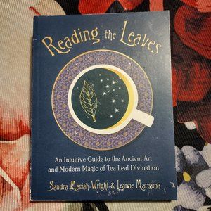 📚 Reading the Leaves: An Intuitive Guide to the Ancient Art and Modern Magic...